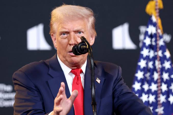 Trump ya yi barazanar kai wa Oman hari kan rikicin mashigar Hormuz